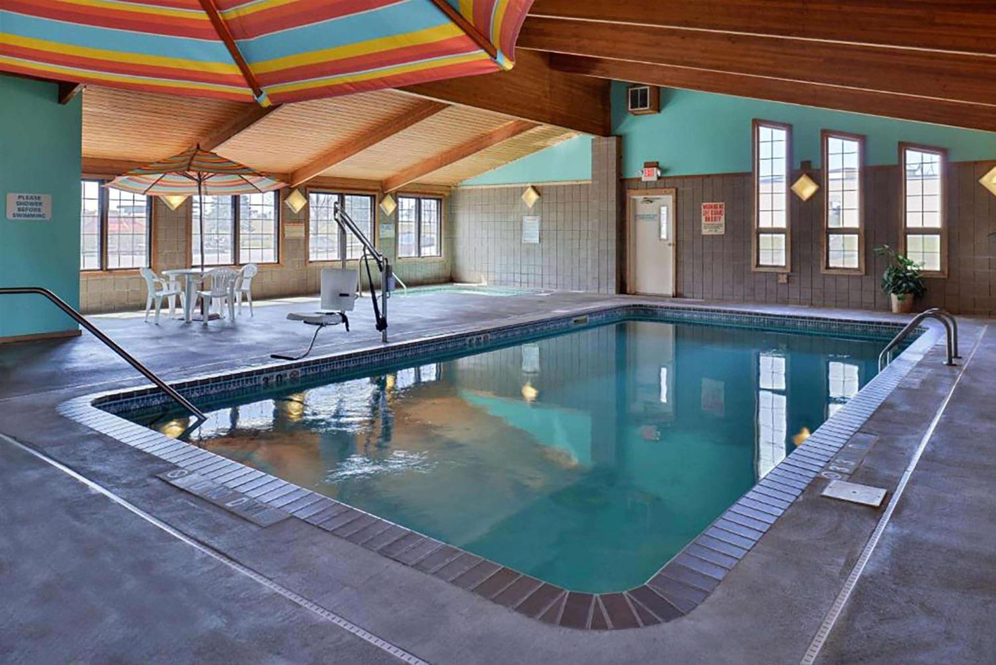 Sauk River Inn & Suites, A Travelodge By Wyndham Sauk Centre Esterno foto