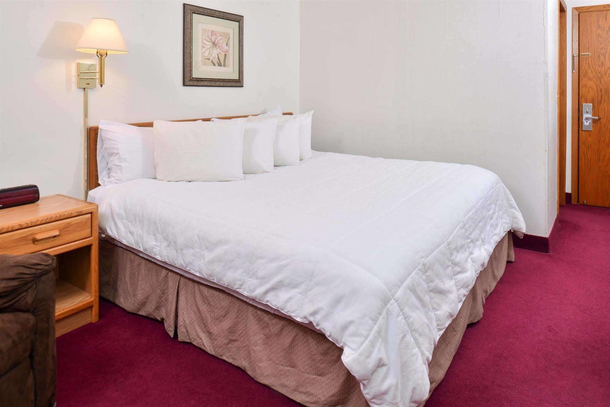 Sauk River Inn & Suites, A Travelodge By Wyndham Sauk Centre Esterno foto